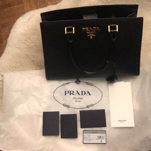 Prada - Large Saffiano Leather bag